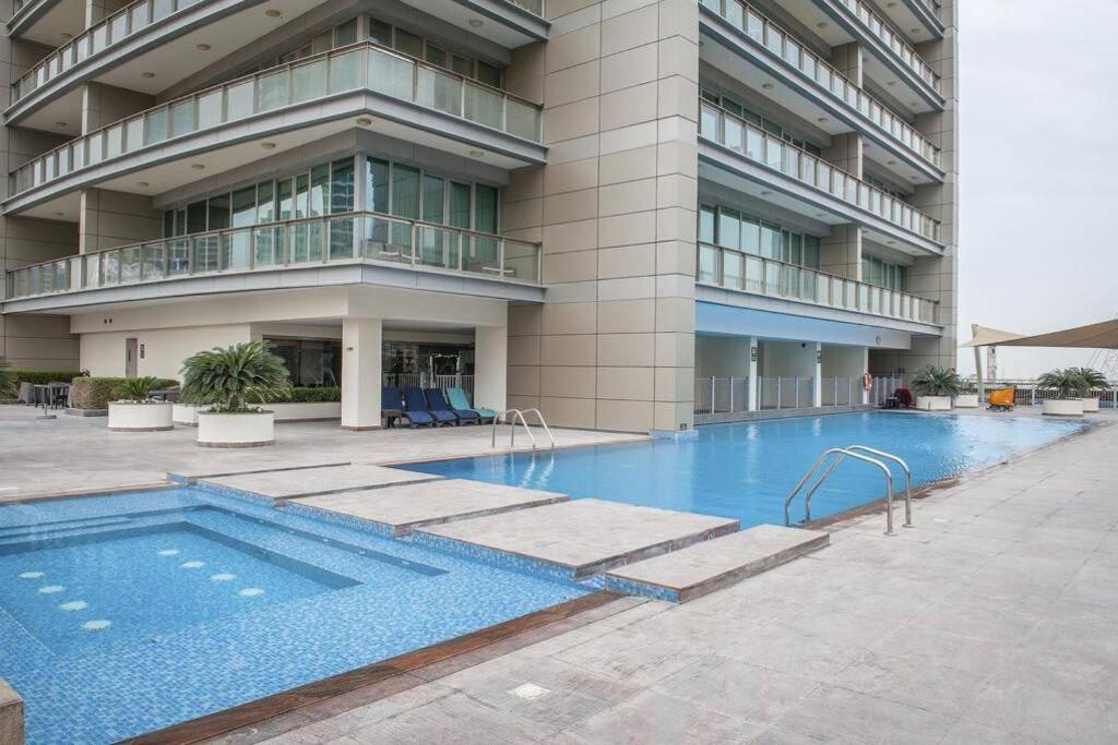 Downtown Cozy Home + Partitioned Living Room Dubai Exterior photo
